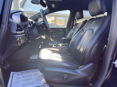 Used 2019 Chrysler Pacifica Touring-L w/ S Appearance Package image 20