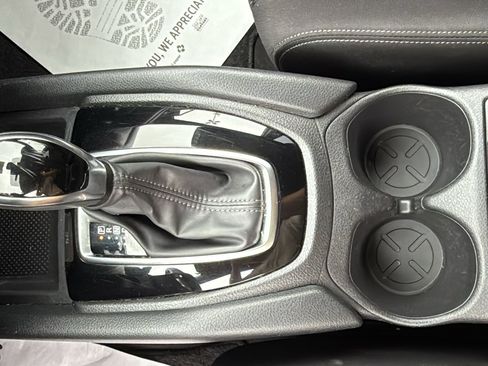 Used 2020 Nissan Rogue SV image 17