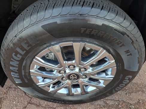 Certified 2025 Toyota Tacoma Limited AWD/4WD image 9