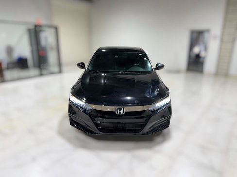 Used 2018 Honda Accord Sport image 2