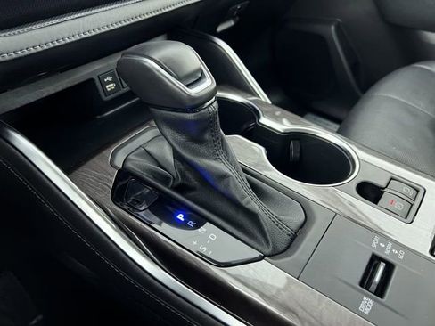 Used 2022 Toyota Highlander Limited image 16