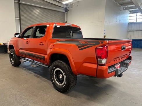 Used 2017 Toyota Tacoma TRD Sport w/ Tow Package AWD/4WD image 5