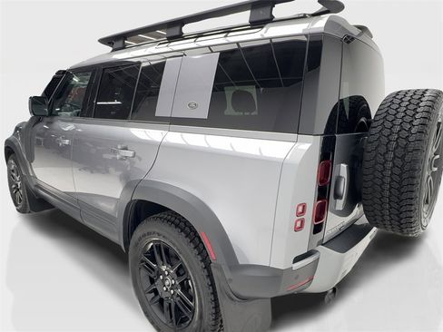 Used 2022 Land Rover Defender 110 SE image 10