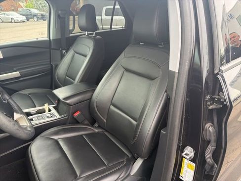 Used 2024 Ford Explorer XLT w/ Equipment Group 202A AWD/4WD image 13