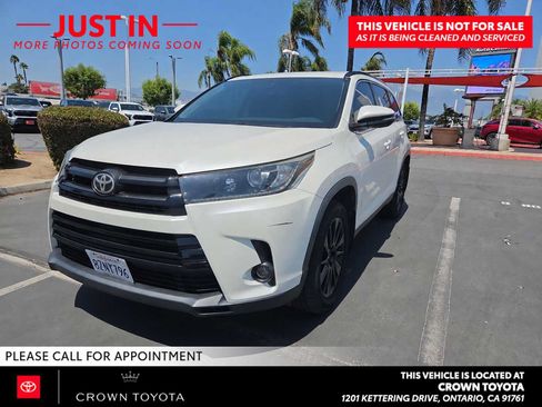 Used 2019 Toyota Highlander SE AWD/4WD image 1