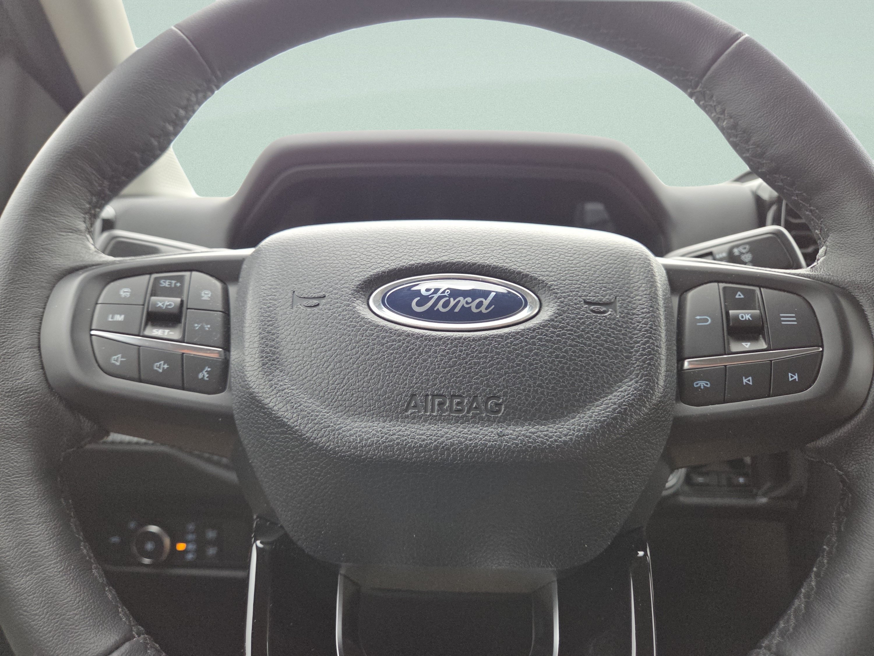 Used 2025 Ford Ranger Lariat w/ FX4 Off-Road Package AWD/4WD image 32