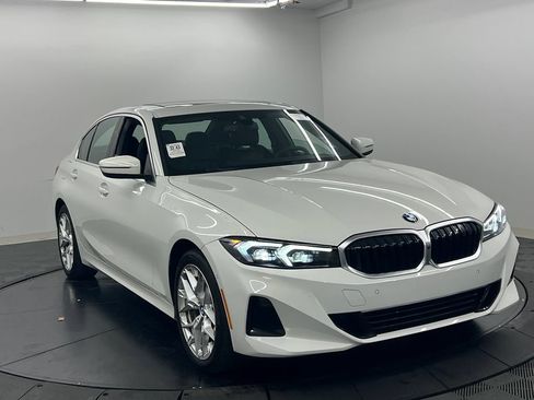 Used 2025 BMW 330i Sedan w/ Parking Assistance Package RWD image 3