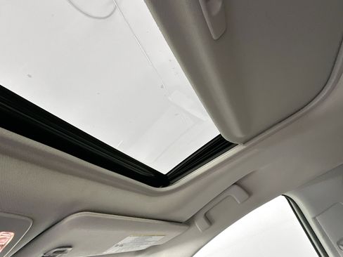 Used 2022 Toyota Sienna XLE w/ XLE Plus Package FWD image 22