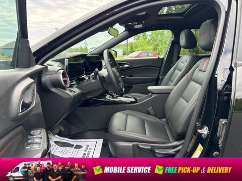 Used 2025 Chevrolet Trax RS w/ Sunroof Package FWD image 21