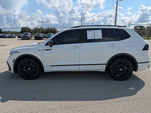 Used 2022 Volkswagen Tiguan SE R-Line FWD image 8