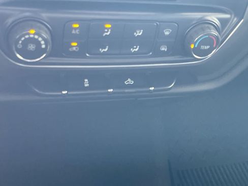 Used 2017 Chevrolet Silverado 1500 LT AWD/4WD image 19