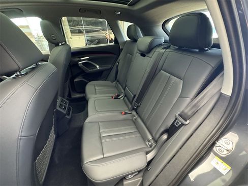 New 2025 Audi Q5 Premium image 23