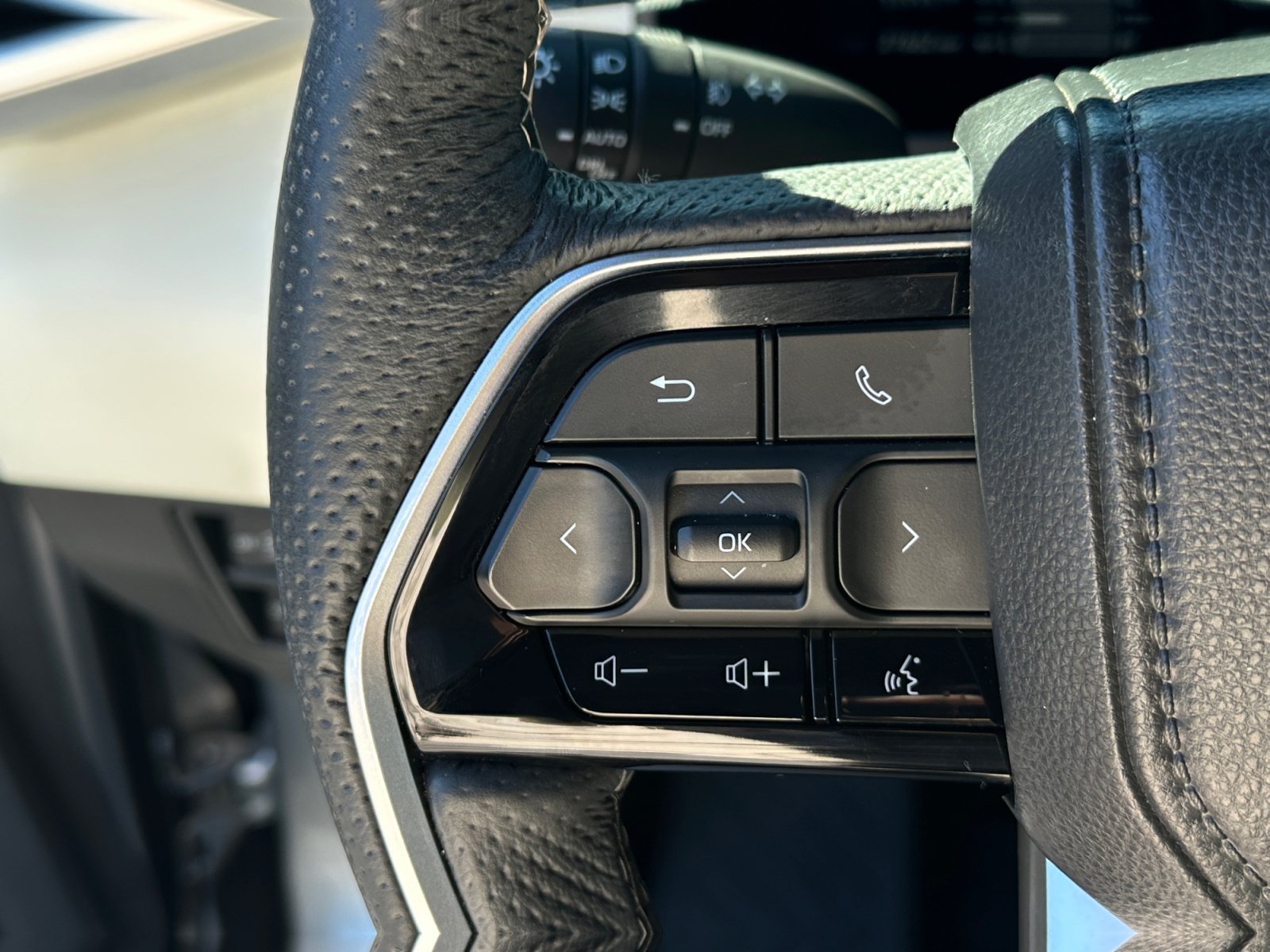 Used 2025 Toyota Sequoia Capstone AWD/4WD image 23