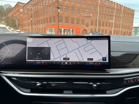 Used 2024 BMW X7 xDrive40i image 38