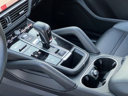 Certified 2021 Porsche Cayenne Coupe image 26