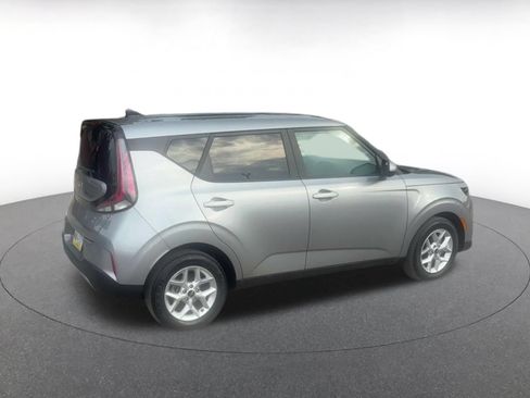 Used 2025 Kia Soul LX w/ LX Technology Package FWD image 12