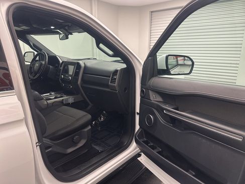 Used 2019 Ford Expedition XLT image 8