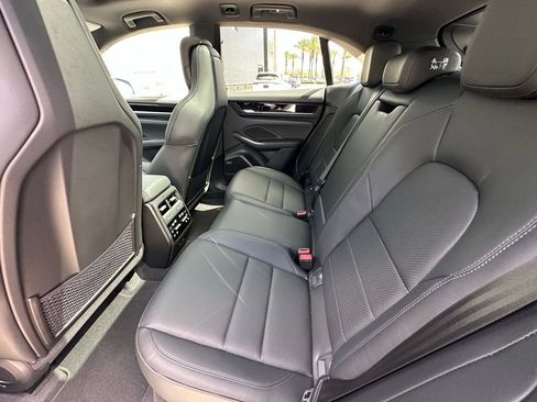 Used 2026 Porsche Macan Electric RWD image 37