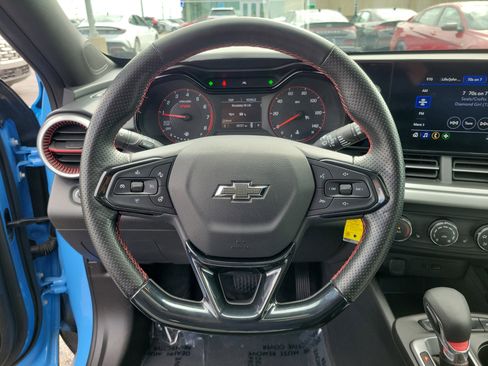 Used 2024 Chevrolet Trax RS w/ Sunroof Package FWD image 21