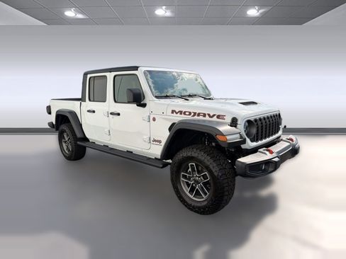 Used 2025 Jeep Gladiator Mojave w/ Safety Group AWD/4WD image 7