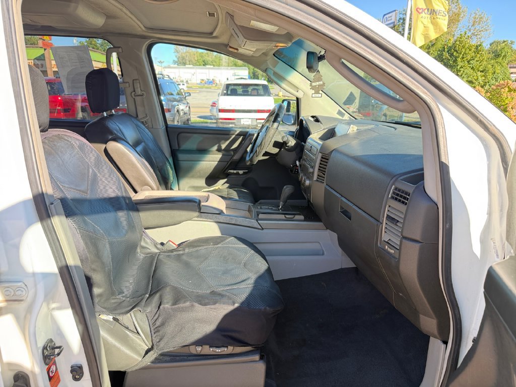 Used 2004 Nissan Titan LE w/ (NAV) Nissan Navigation Pkg AWD/4WD image 25