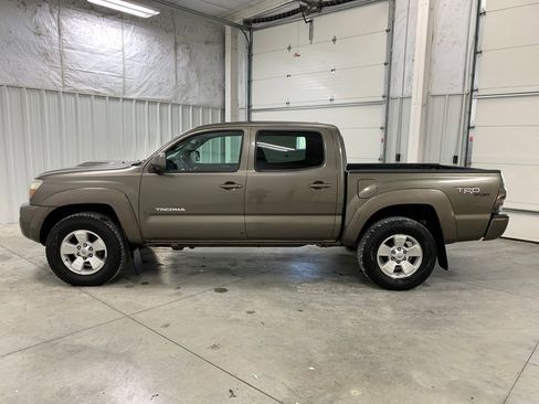 Used 2011 Toyota Tacoma 4x4 Double Cab image 17
