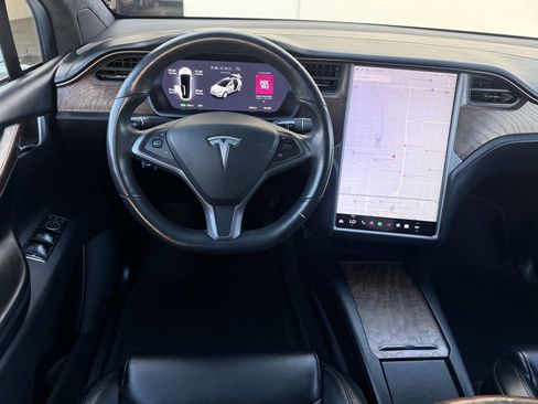 Used 2020 Tesla Model X image 21