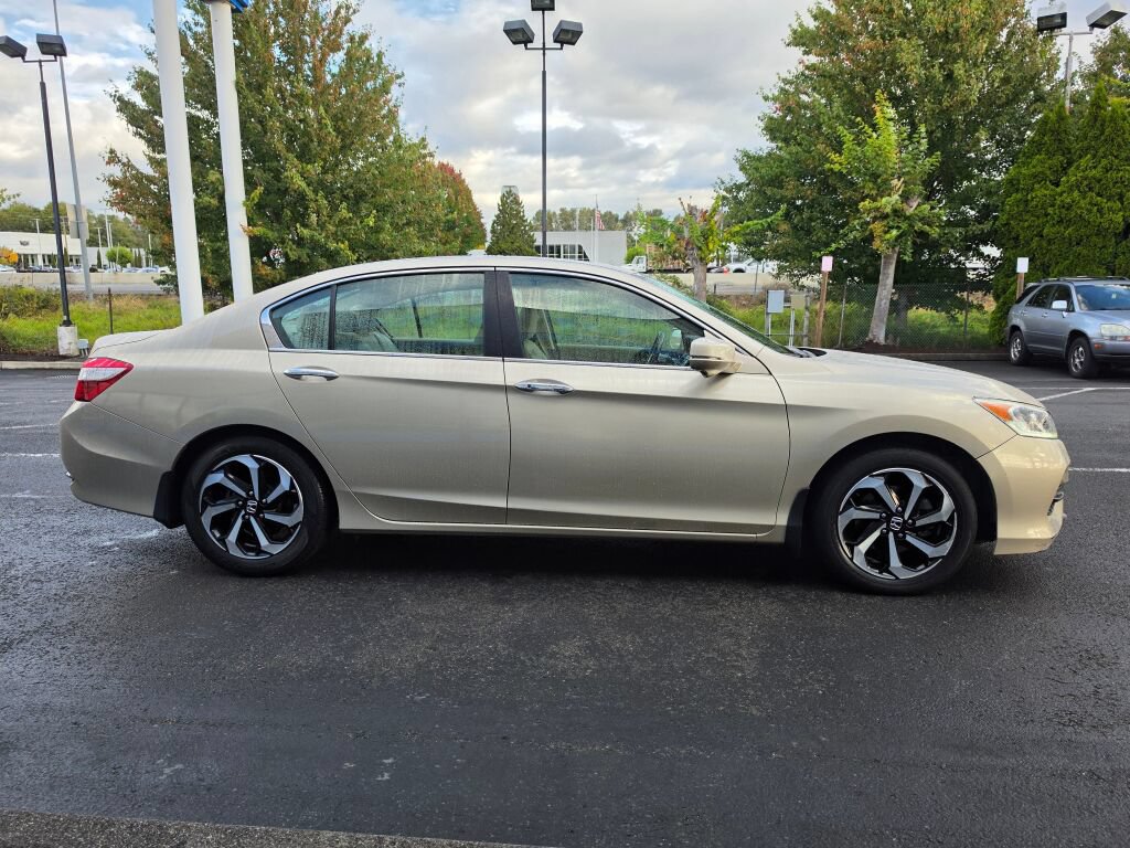 Used 2017 Honda Accord EX-L image 6