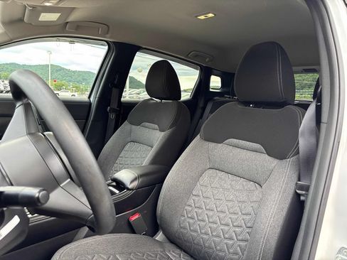 Used 2025 Nissan Kicks SV AWD/4WD image 7