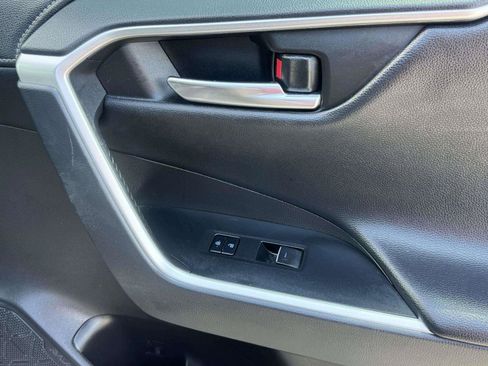 Used 2022 Toyota RAV4 Limited FWD image 57