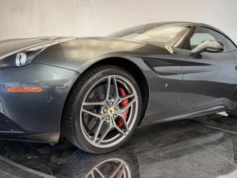Used 2017 Ferrari California T image 26