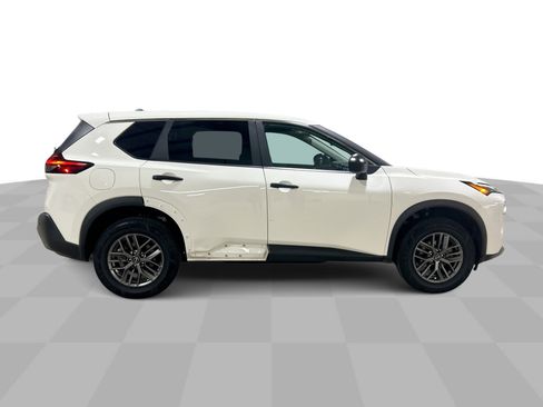 Used 2023 Nissan Rogue S AWD/4WD image 10