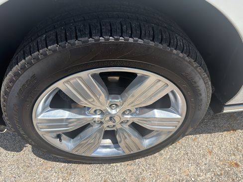 Used 2024 Ford Expedition Platinum RWD image 25
