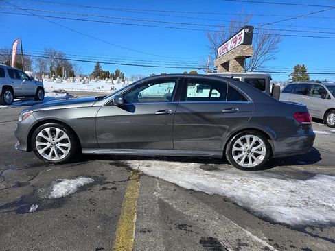 Used 2016 Mercedes-Benz E 400 E 400 4MATIC AWD 4dr Sedan image 6