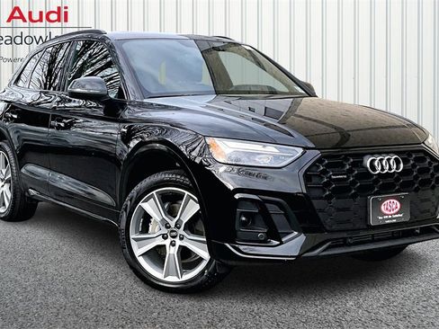 Used 2025 Audi Q5 2.0T Premium w/ Convenience Plus Package image 3