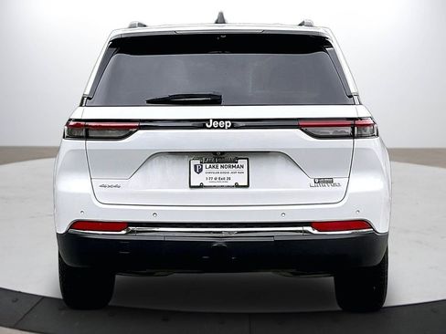 Certified 2024 Jeep Grand Cherokee Limited w/ Luxury Tech Group II AWD/4WD image 8