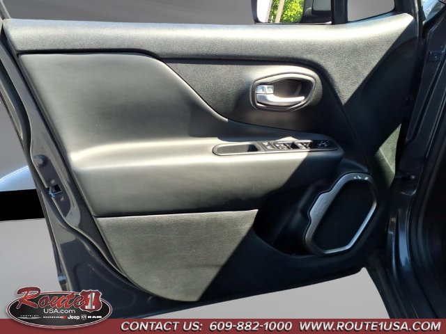 Used 2023 Jeep Renegade Latitude AWD/4WD image 24