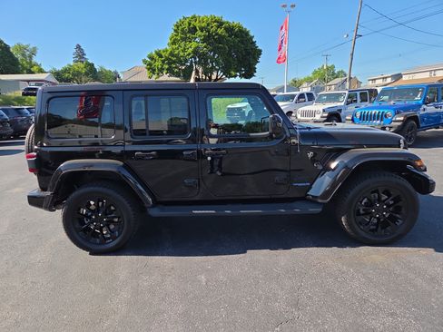 Used 2021 Jeep Wrangler Unlimited Sahara AWD/4WD image 2