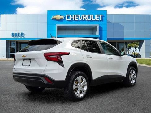 Used 2024 Chevrolet Trax LS FWD image 3