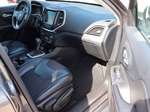 Used 2016 Jeep Cherokee Trailhawk w/ Cold Weather Group AWD/4WD image 43