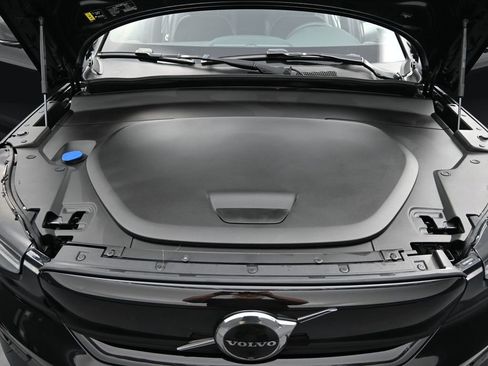 Used 2024 Volvo XC40 Recharge Ultimate w/ Protection Package Premier image 21