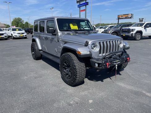 Used 2021 Jeep Wrangler Unlimited Sahara w/ Uconnect 4C Nav & Sound Group AWD/4WD image 2