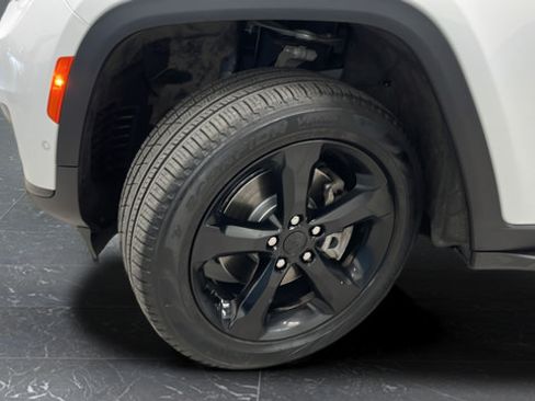 Used 2024 Jeep Grand Cherokee L Limited w/ Luxury Tech Group II AWD/4WD image 39