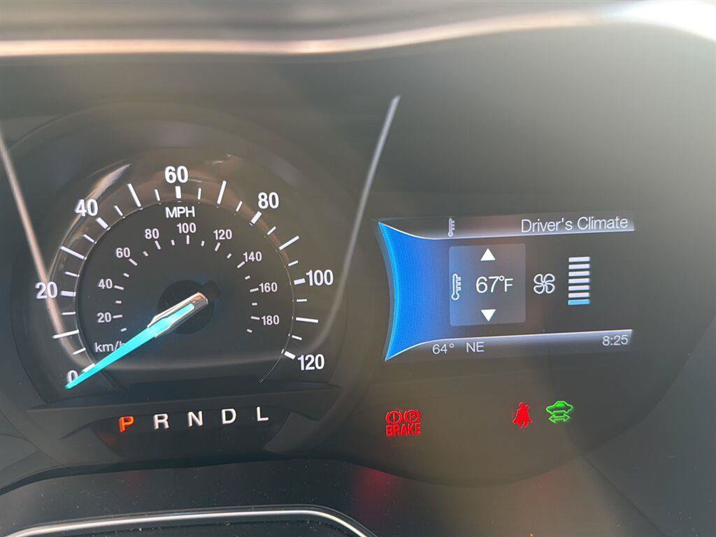 Used 2014 Ford Fusion SE w/ Equipment Group 502A FWD image 9