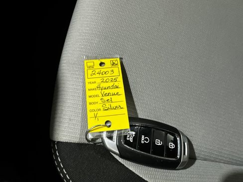 Used 2025 Hyundai Venue SEL FWD image 37