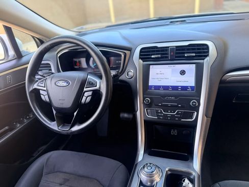 Used 2020 Ford Fusion SE image 22