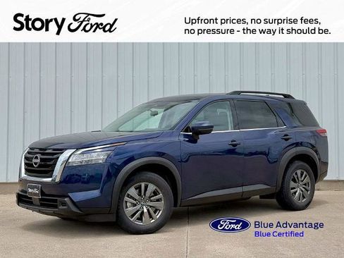 Used 2022 Nissan Pathfinder SV AWD/4WD image 1