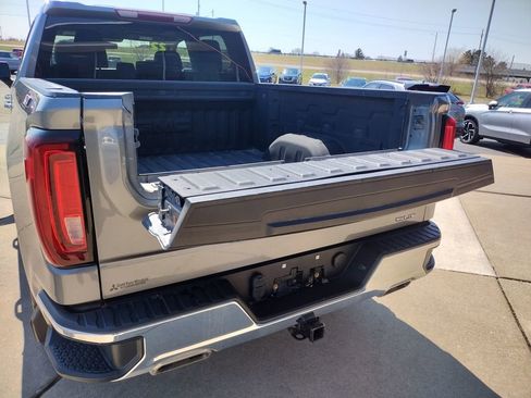 Used 2022 GMC Sierra 1500 SLT AWD/4WD image 12