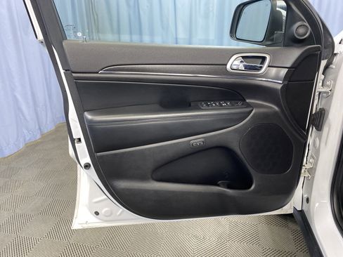 Used 2018 Jeep Grand Cherokee Limited image 11