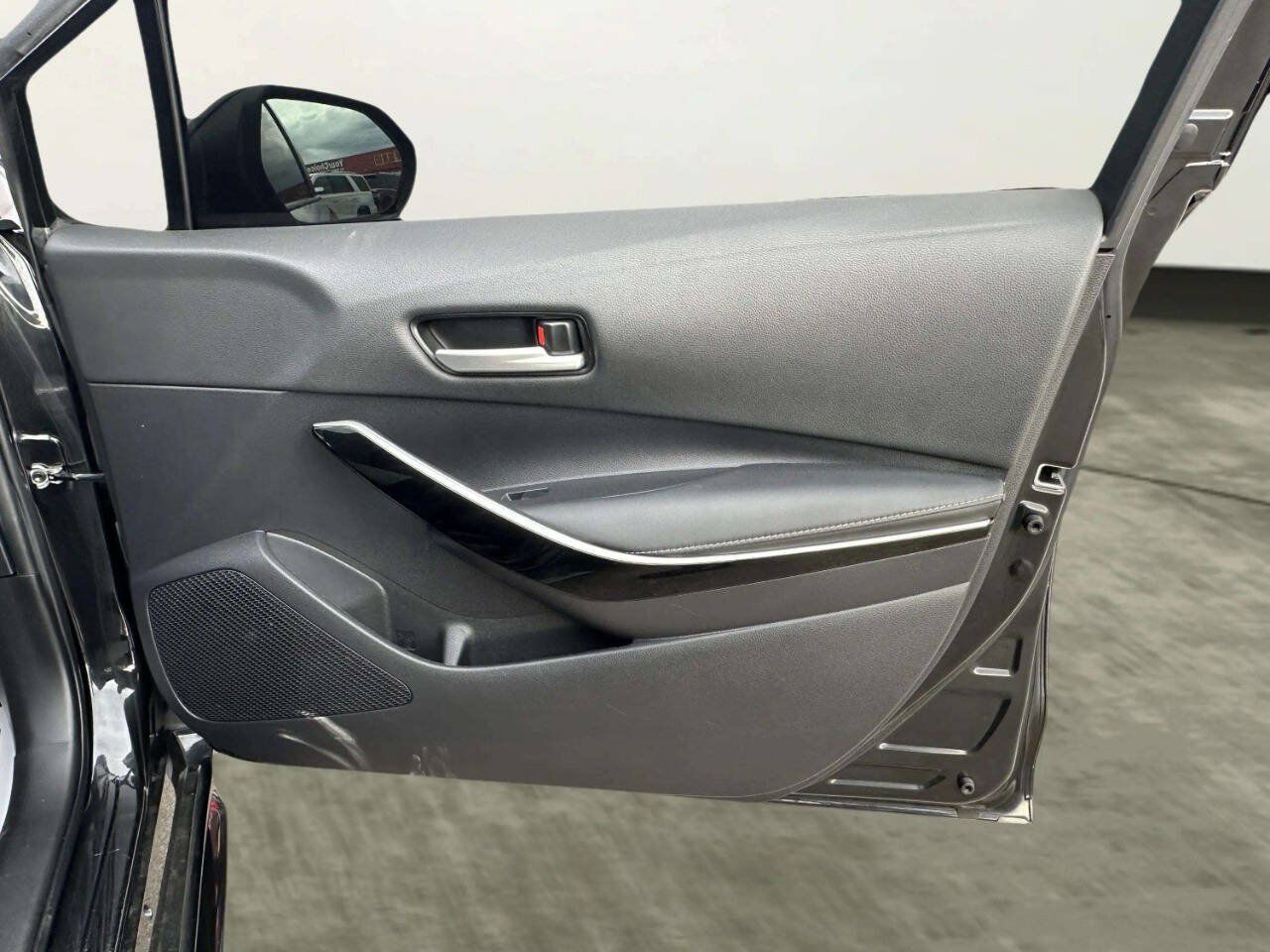 Used 2021 Toyota Corolla XLE FWD image 17